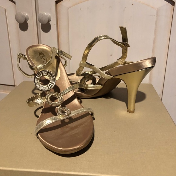 EUC Kenneth Cole Gold Sandals - Picture 1 of 4